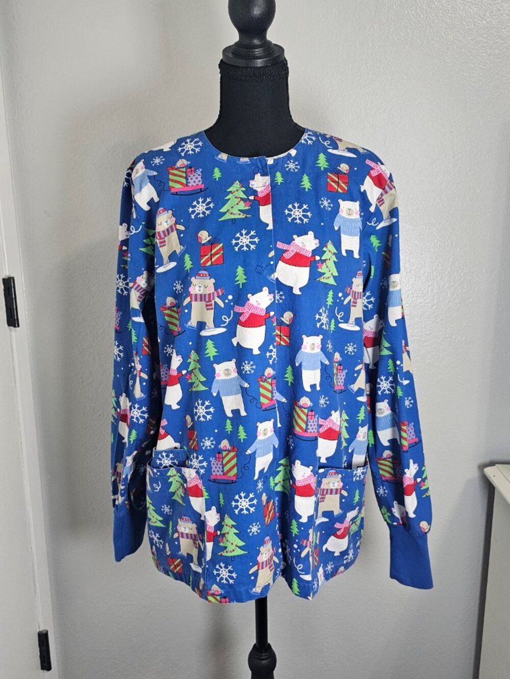 Christmas Scrub Top Bundle - 2 Pieces - Polar Bear & Peanuts Print - Size Medium - Picture 2 of 9